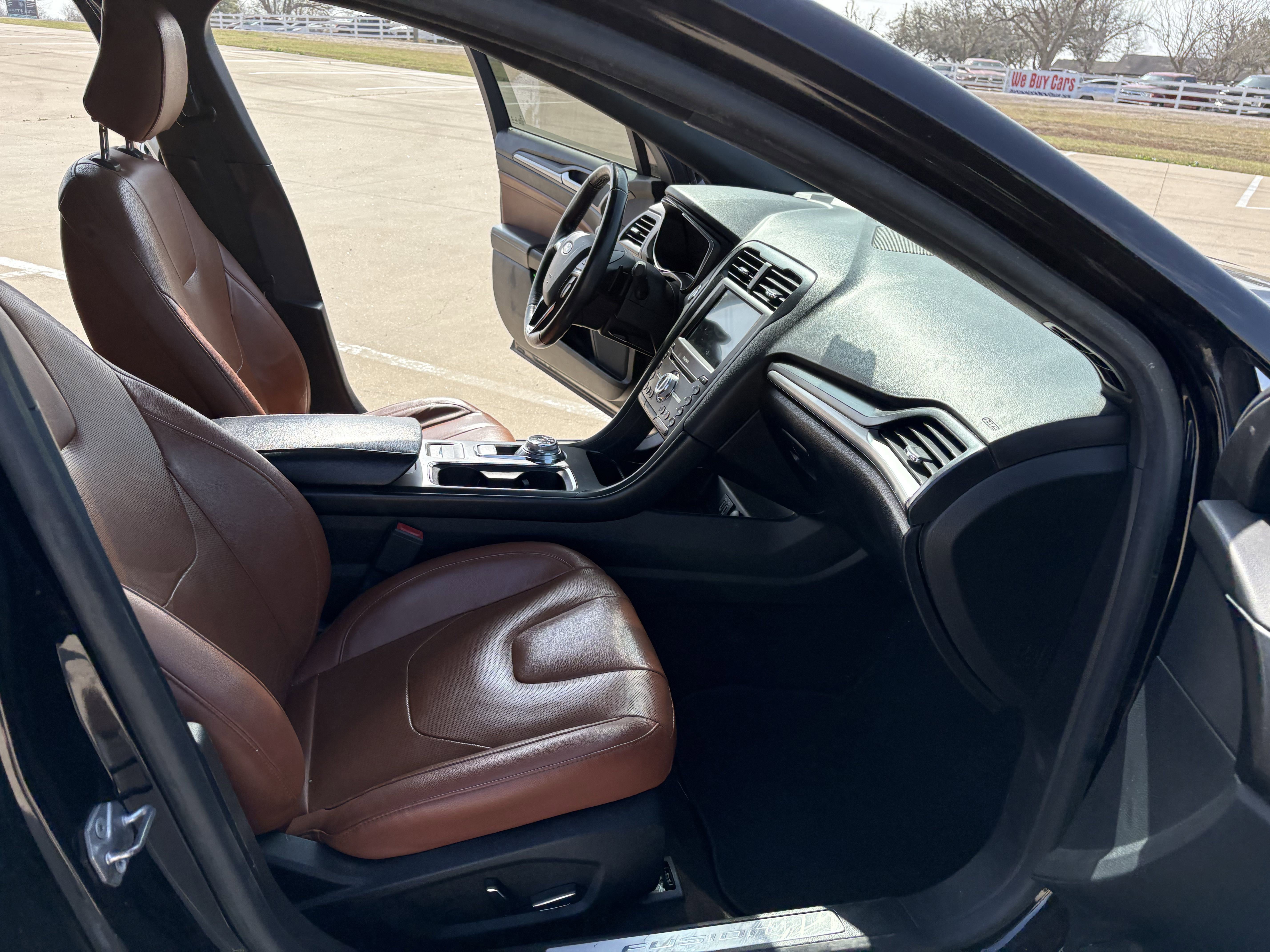 Used 2020 Ford Fusion Titanium image 11