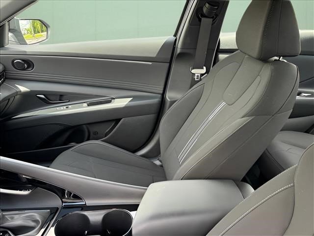Certified 2025 Hyundai Elantra SEL FWD image 9
