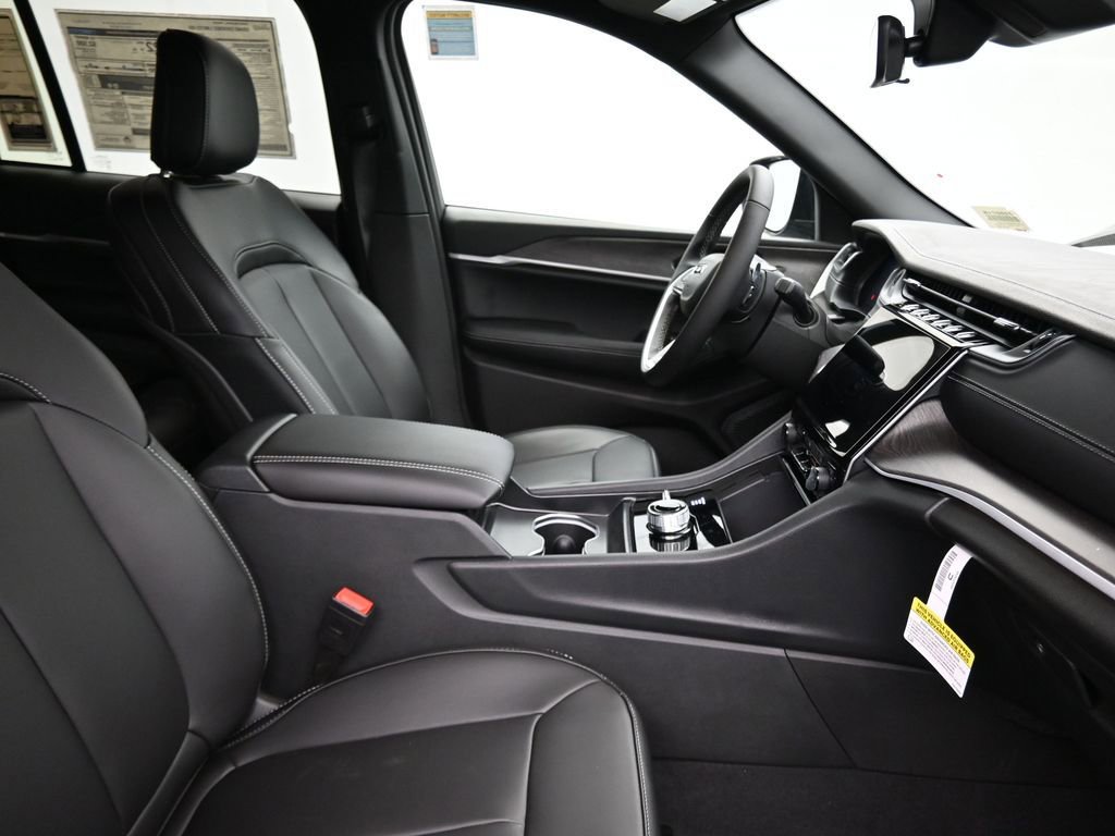 New 2025 Jeep Grand Cherokee Limited image 16