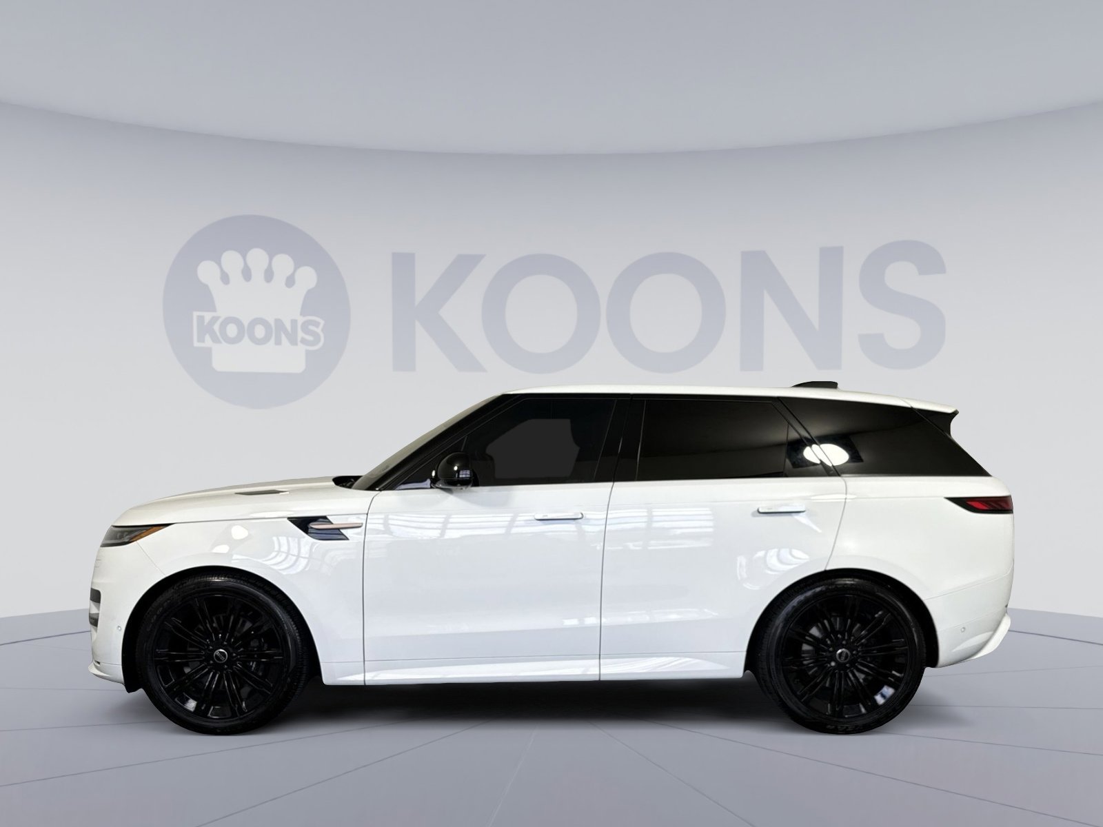 Used 2023 Land Rover Range Rover Sport SE Dynamic AWD/4WD image 2
