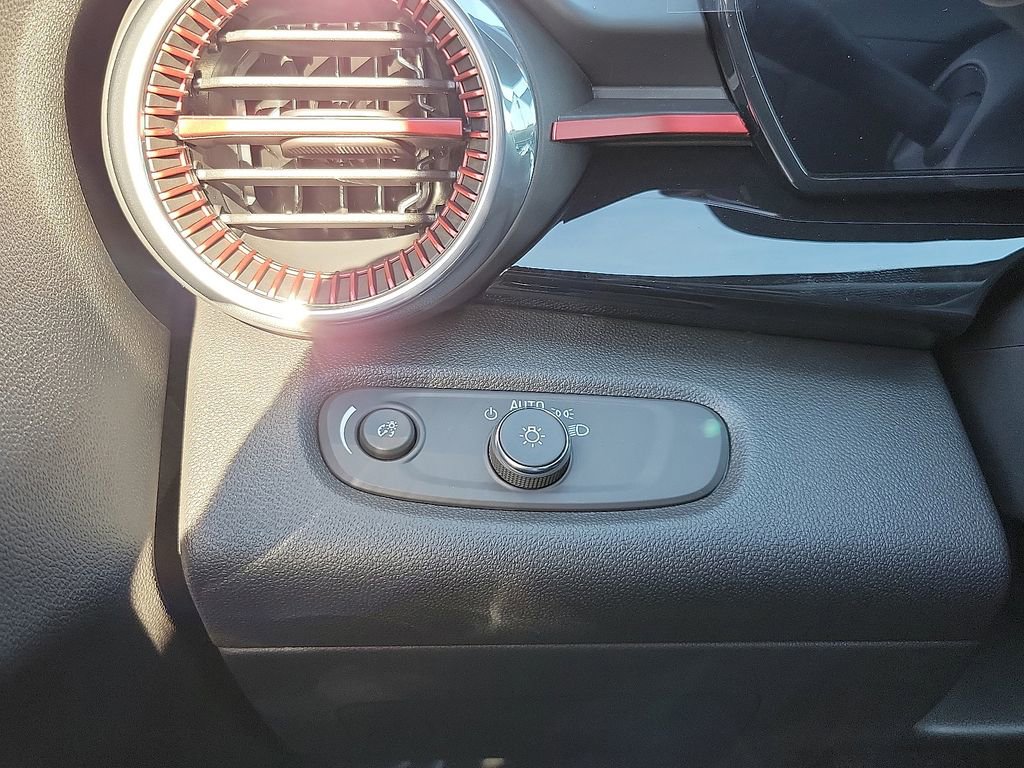 New 2026 Chevrolet Trax RS w/ Driver Confidence Package image 14