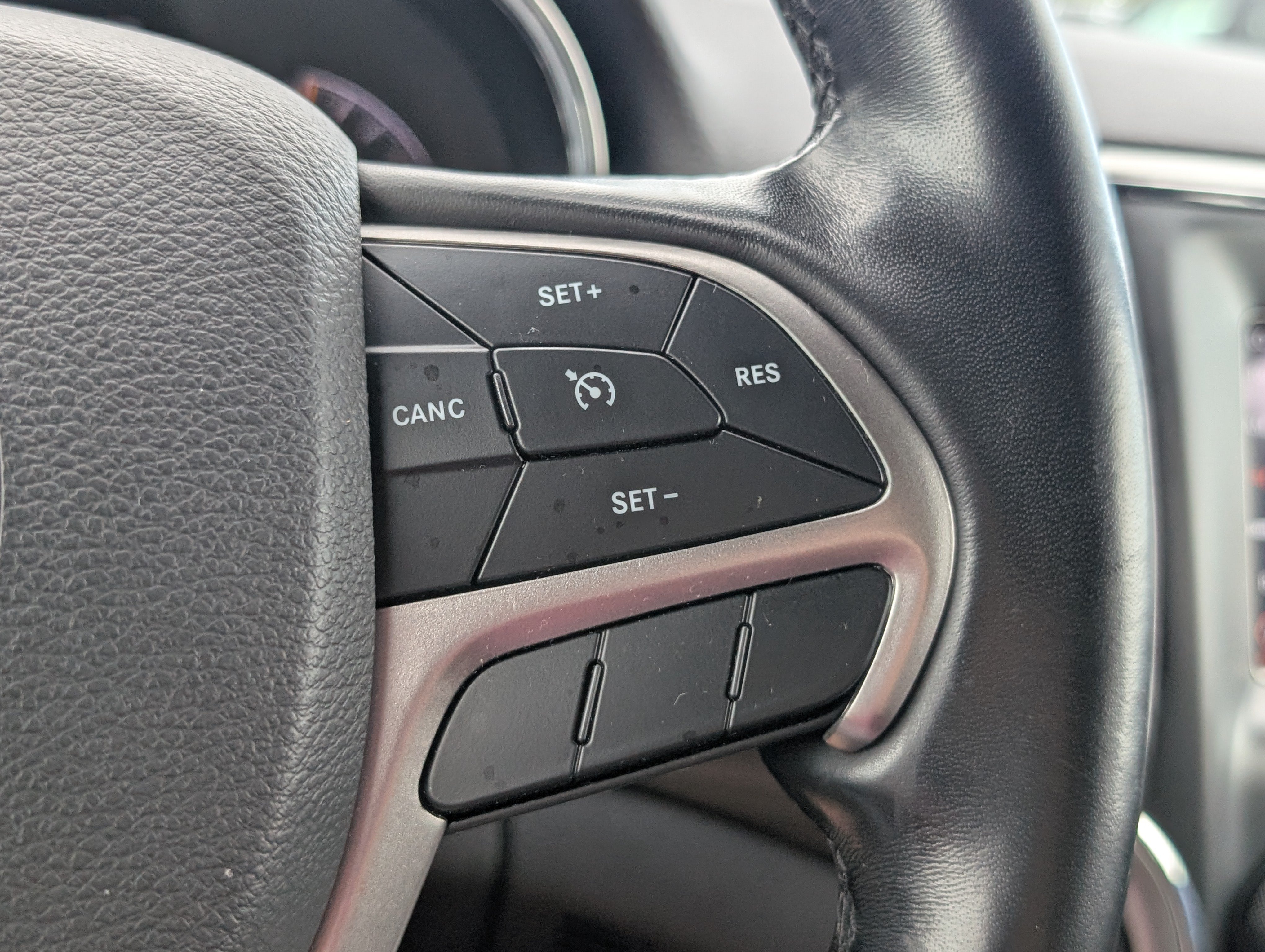 Used 2021 Jeep Grand Cherokee Laredo AWD/4WD image 25