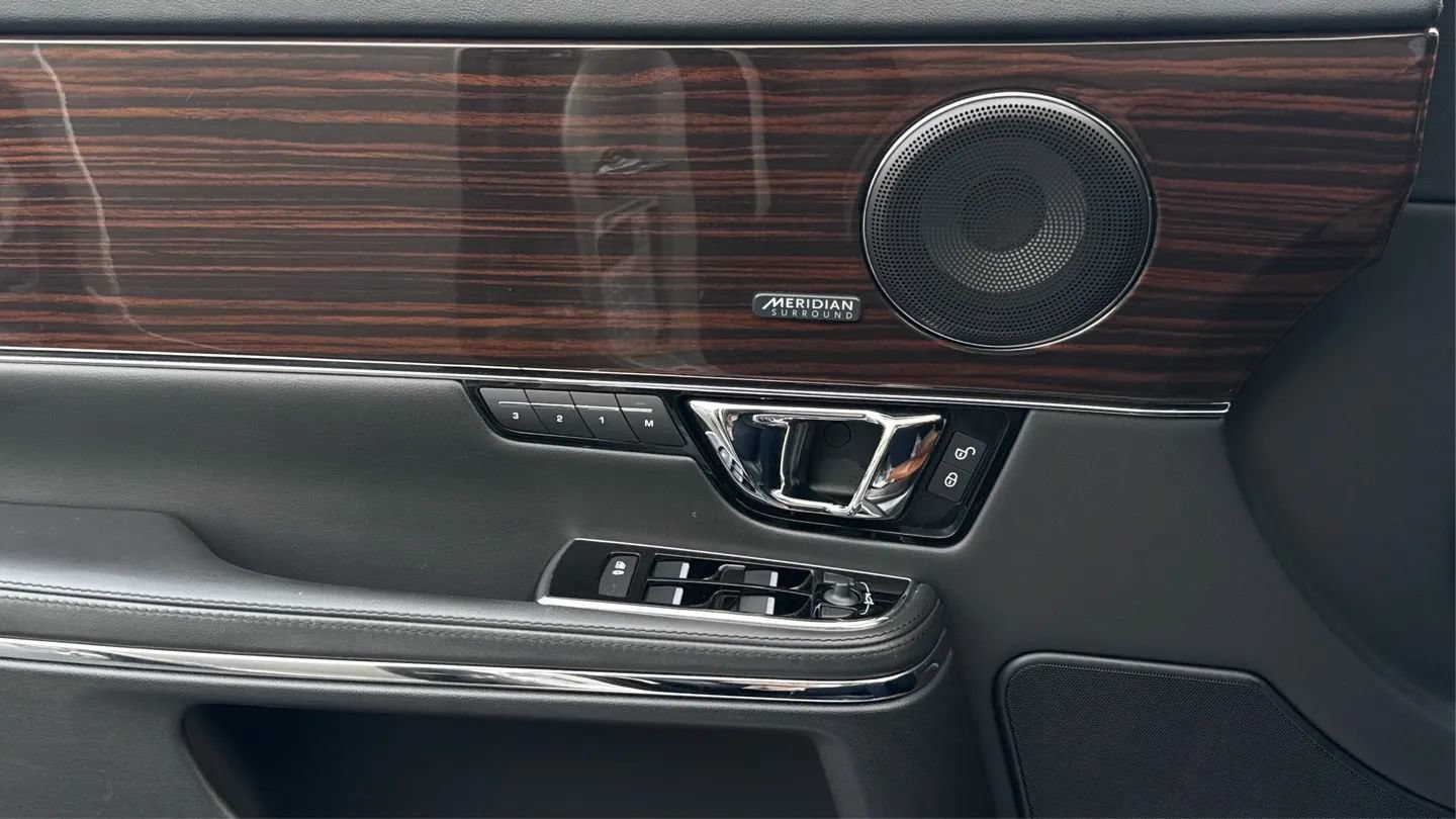 Used 2016 Jaguar XJ R-Sport RWD image 40
