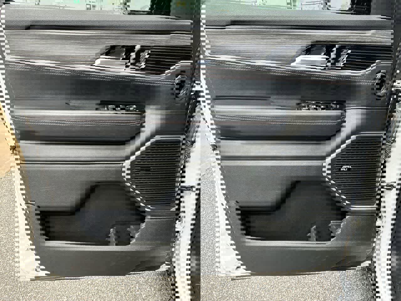 Used 2024 Jeep Wagoneer Series II w/ Flexible Seating Group image 22