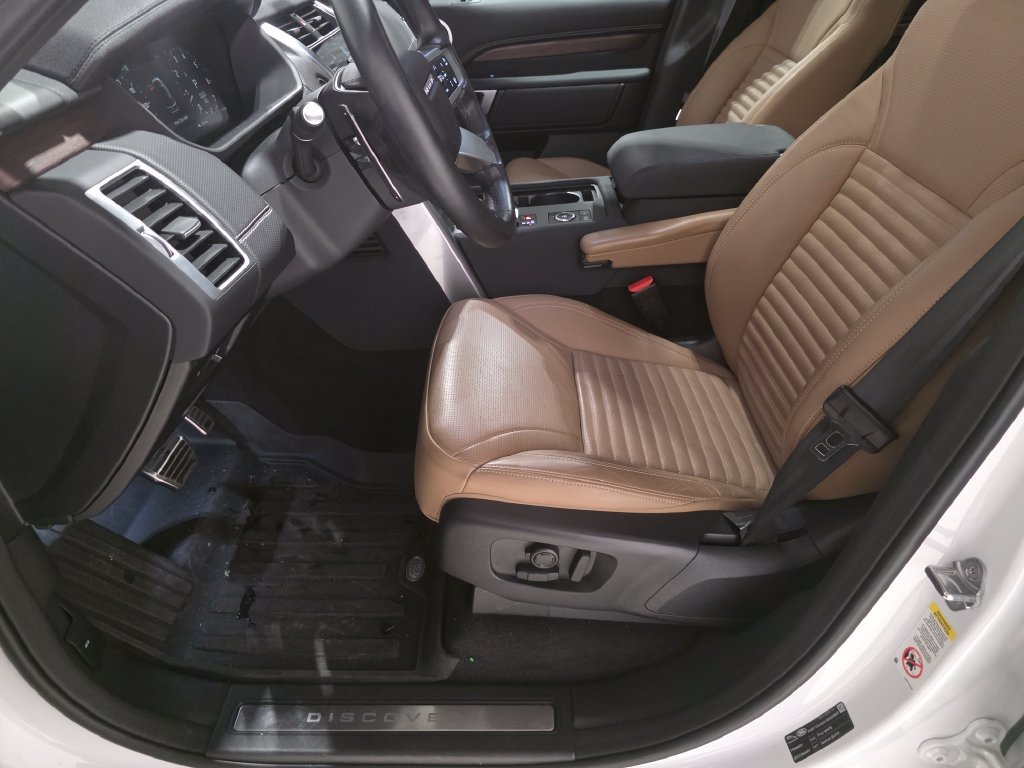 Certified 2025 Land Rover Discovery Dynamic SE AWD/4WD image 17