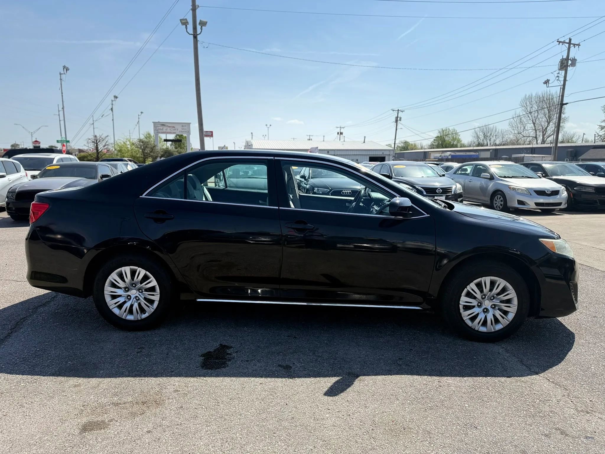 Used 2014 Toyota Camry LE image 3