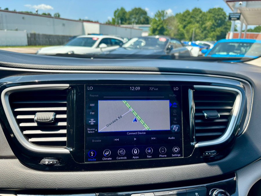 Used 2020 Chrysler Pacifica Touring-L Plus FWD image 23