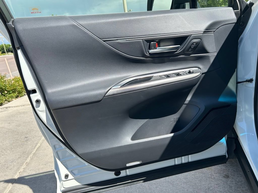 Used 2021 Toyota Venza XLE w/ Softex Package AWD/4WD image 23