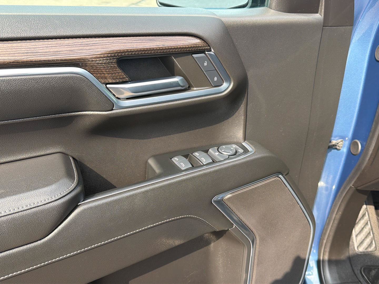 Used 2024 Chevrolet Silverado 1500 LT AWD/4WD image 11