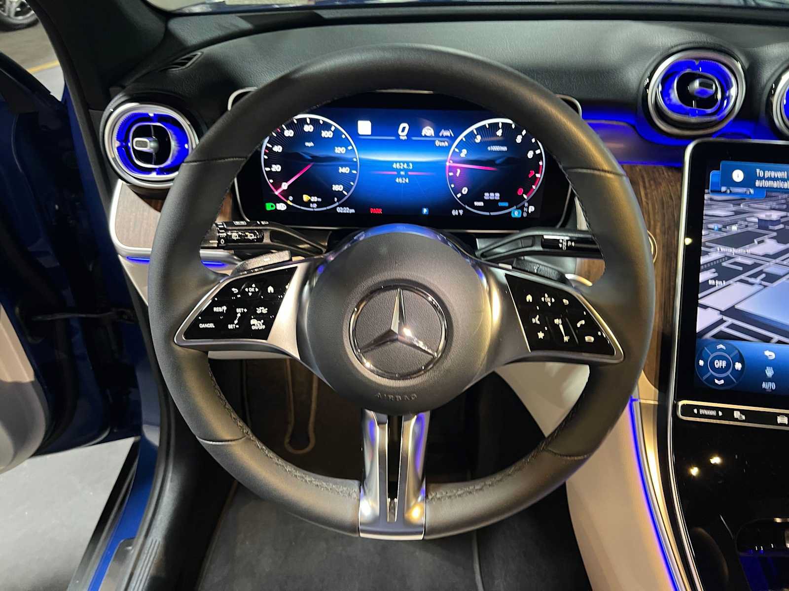 Used 2025 Mercedes-Benz GLC 300 image 26