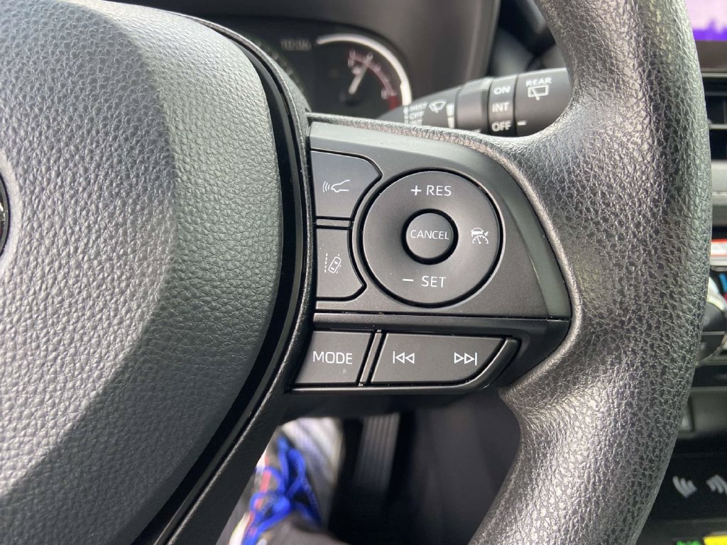 Used 2025 Toyota RAV4 XLE w/ Convenience Package FWD image 33