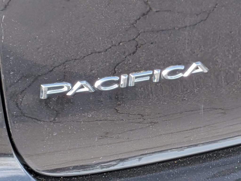 Used 2025 Chrysler Pacifica Select FWD image 11