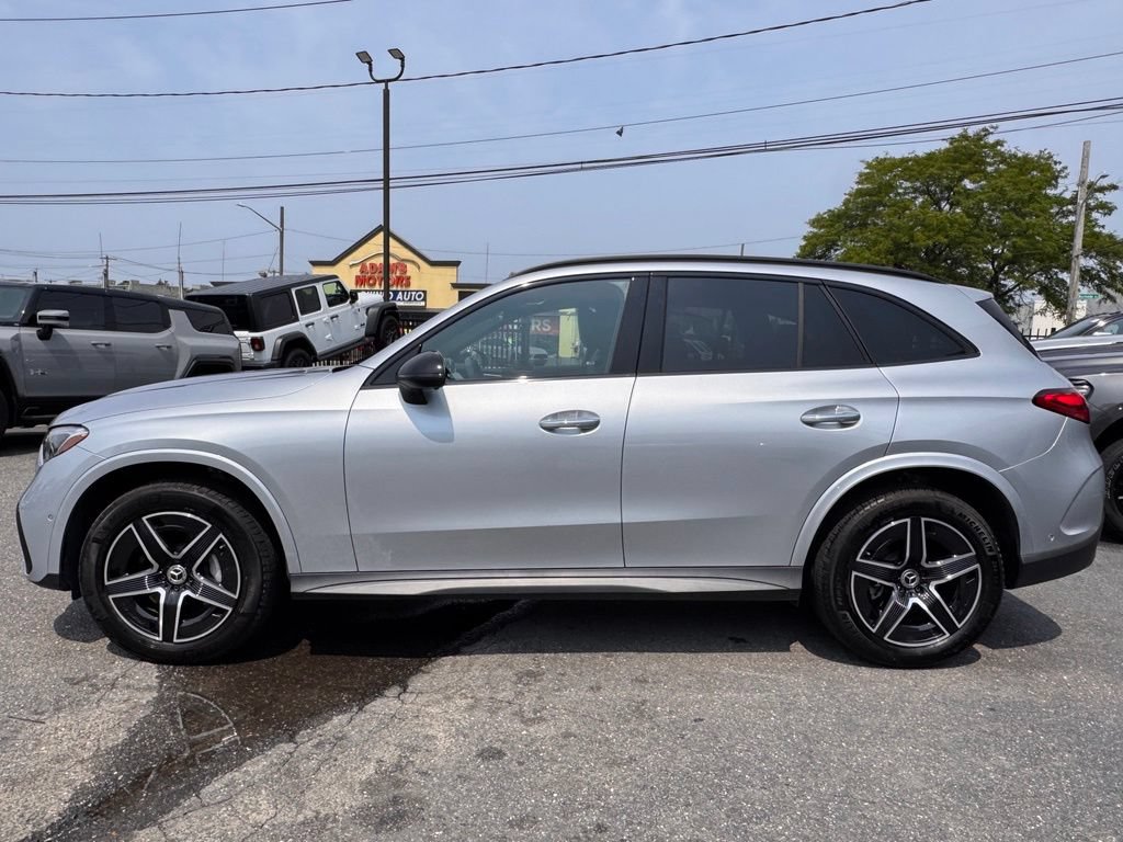 Used 2025 Mercedes-Benz GLC 300 4MATIC image 4