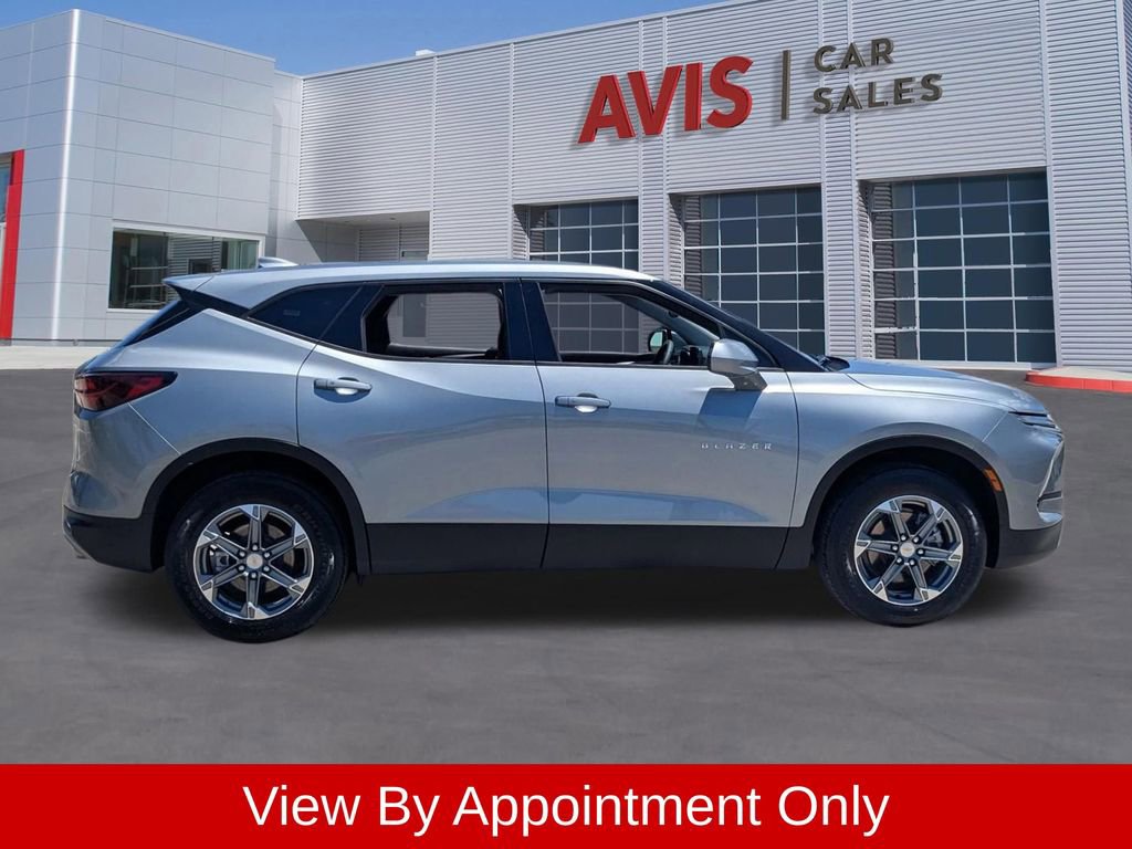 Used 2025 Chevrolet Blazer LT FWD image 5