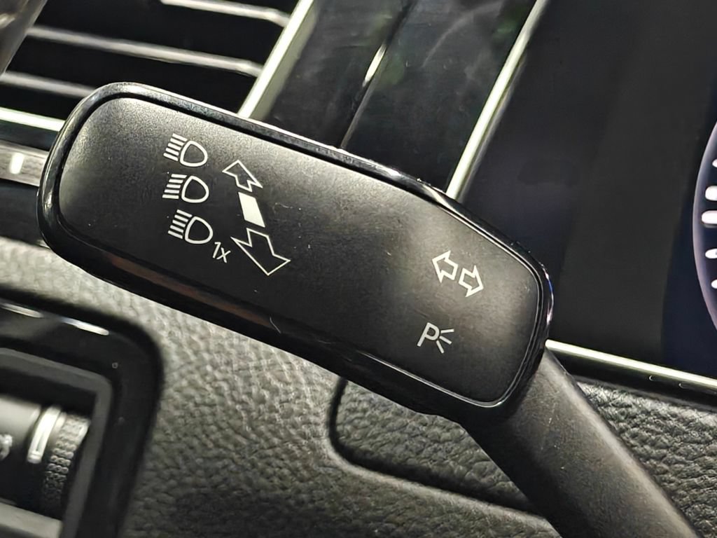 Used 2019 Volkswagen Golf R 4-Door AWD/4WD image 46