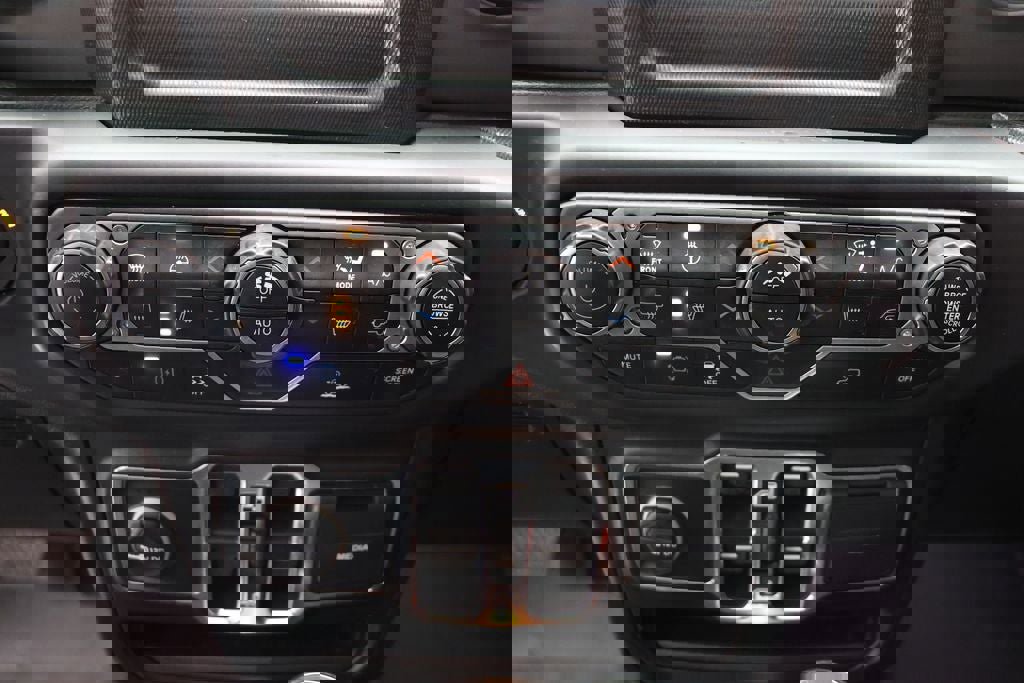 Used 2023 Jeep Wrangler Unlimited w/ Cold Weather Group image 21