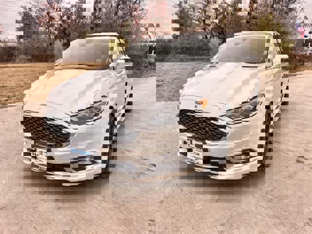 Used 2017 Ford Fusion Platinum image 2