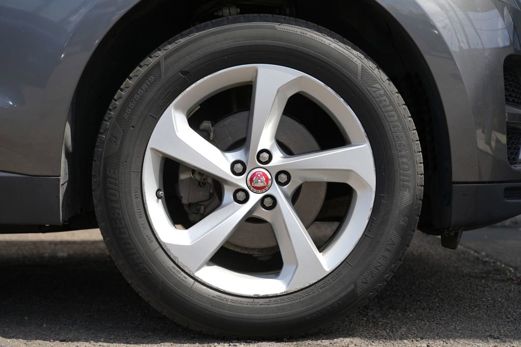 Used 2019 Jaguar F-PACE Premium image 10