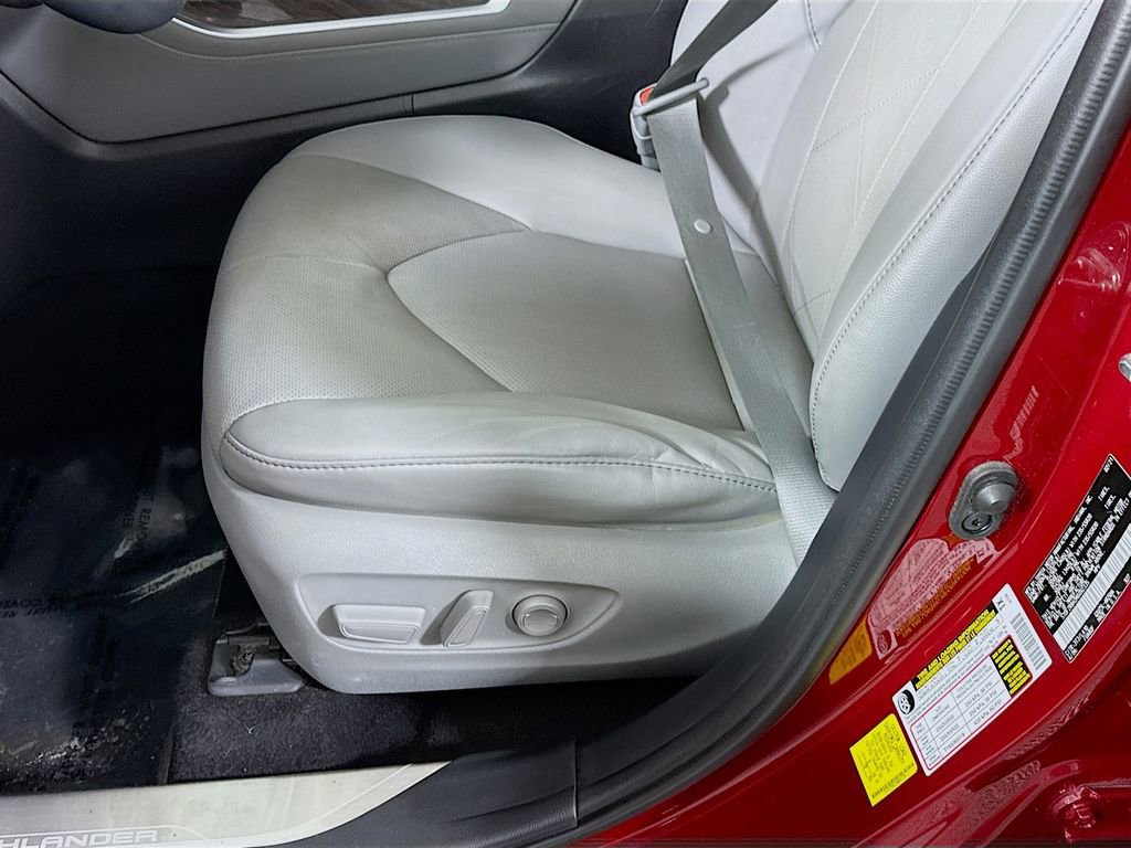 Used 2021 Toyota Highlander Platinum image 25