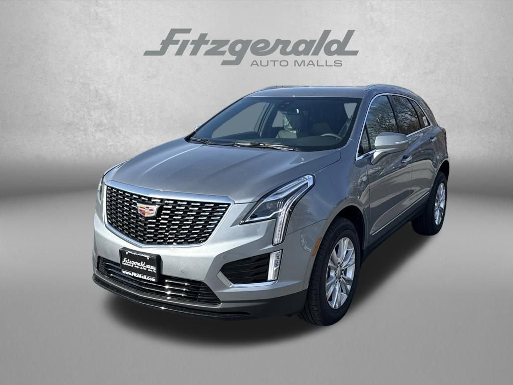 New 2026 Cadillac XT5 Luxury image 2