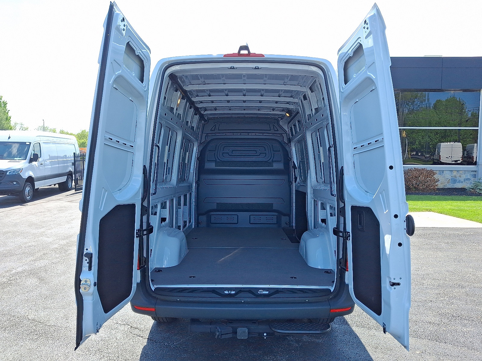 Used 2025 Mercedes-Benz Sprinter 2500 image 9