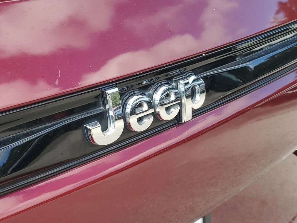 Used 2023 Jeep Grand Cherokee Laredo image 7