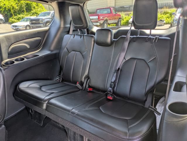 Used 2025 Chrysler Pacifica Select FWD image 19