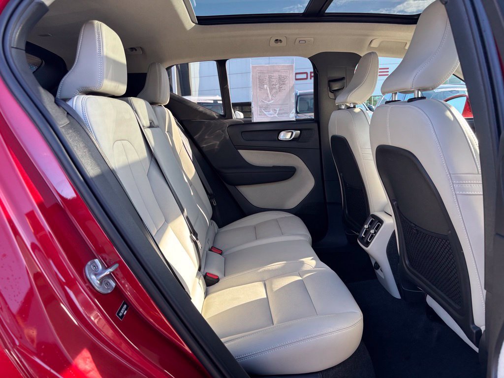 Certified 2024 Volvo XC40 B5 Plus w/ Climate Package AWD/4WD image 24