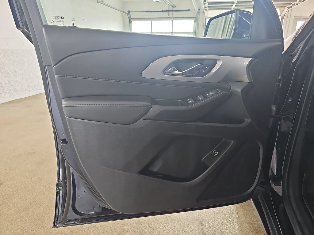 Used 2023 Chevrolet Traverse LT w/ LPO, Floor Liner Package AWD/4WD image 33