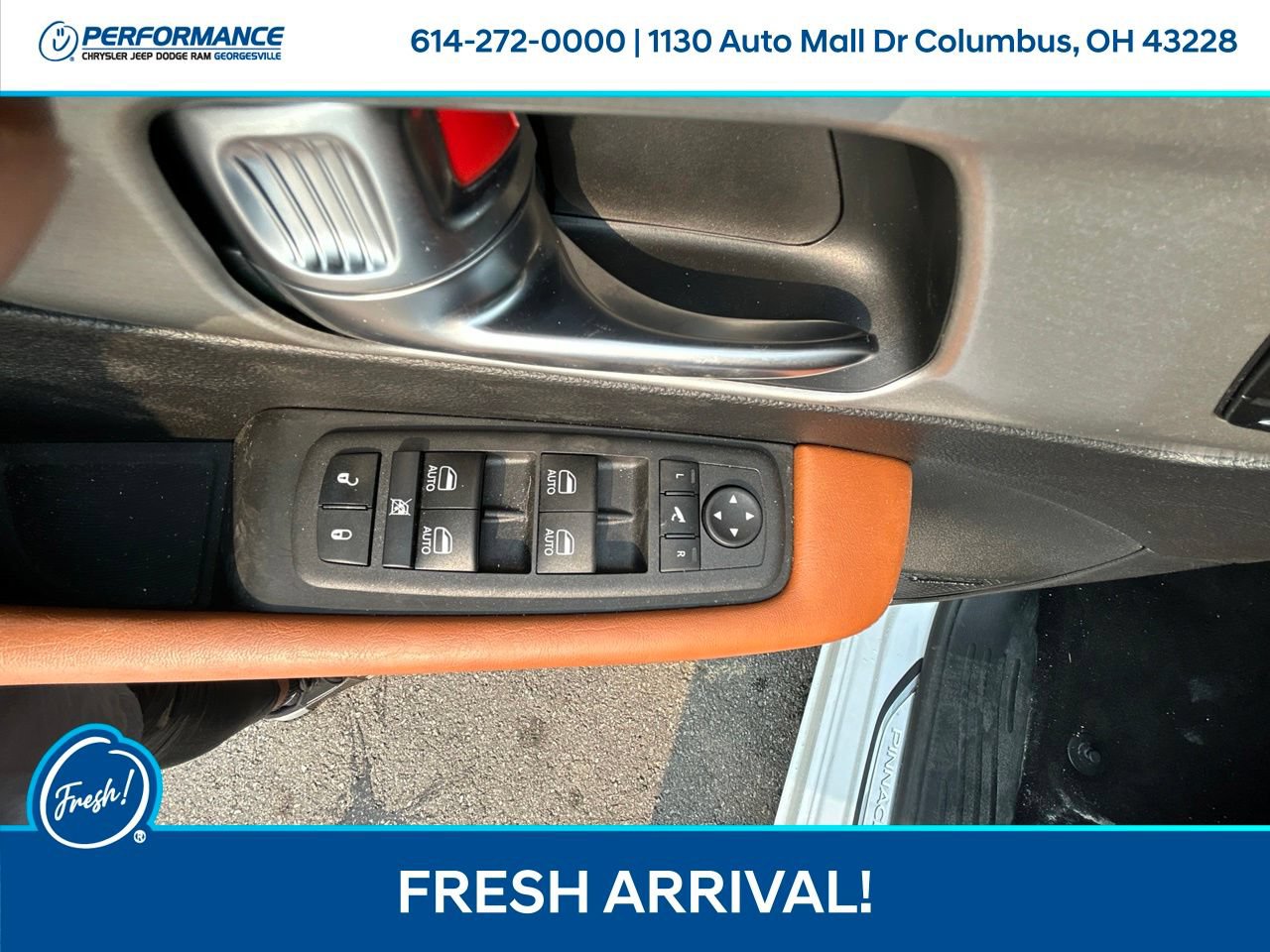 Used 2024 Chrysler Pacifica Pinnacle FWD image 16