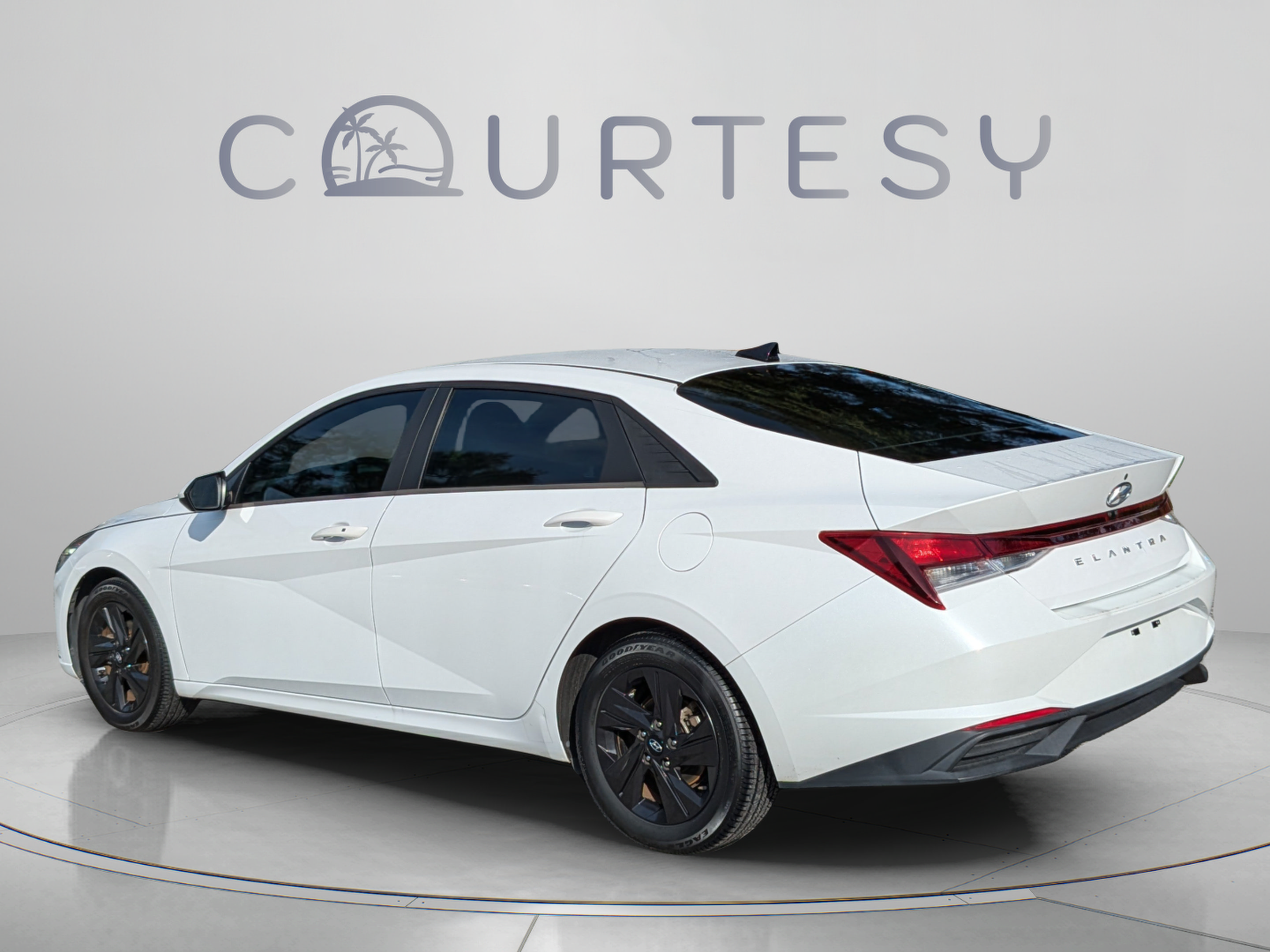Used 2021 Hyundai Elantra SEL w/ Convenience Package FWD image 4