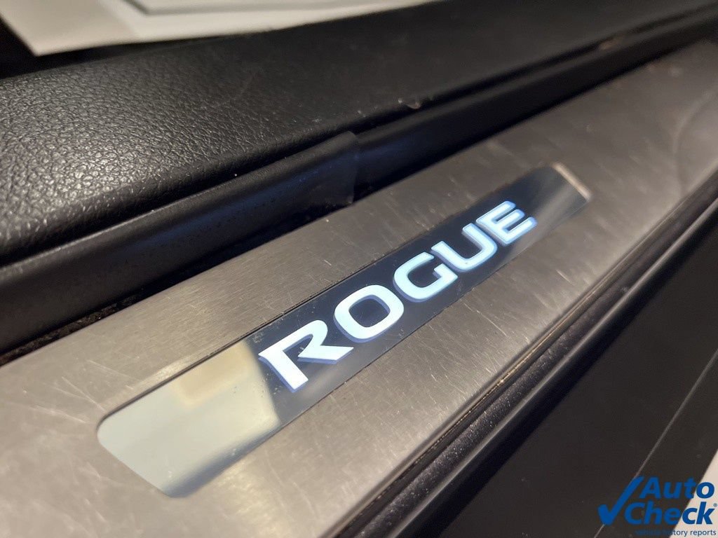 Used 2018 Nissan Rogue SV AWD/4WD image 19
