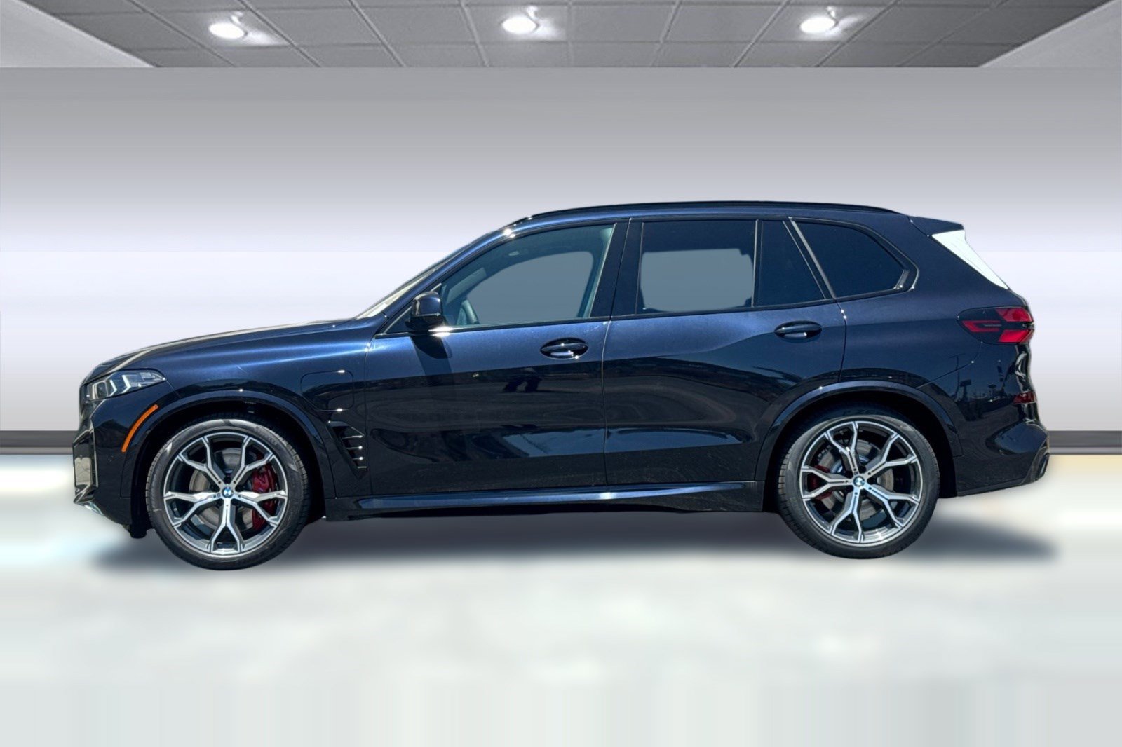 New 2026 BMW X5 xDrive50e w/ Executive Package AWD/4WD image 2