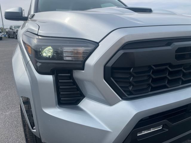 Used 2025 Toyota Tacoma TRD Sport AWD/4WD image 12