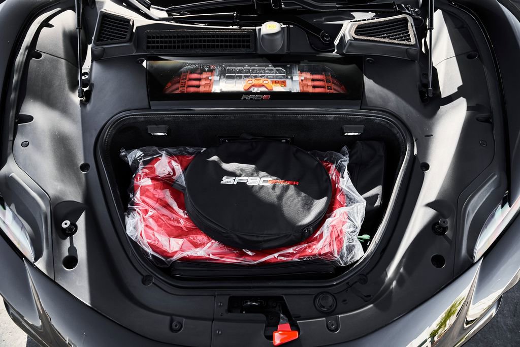 Used 2024 Ferrari SF90 Spider image 20