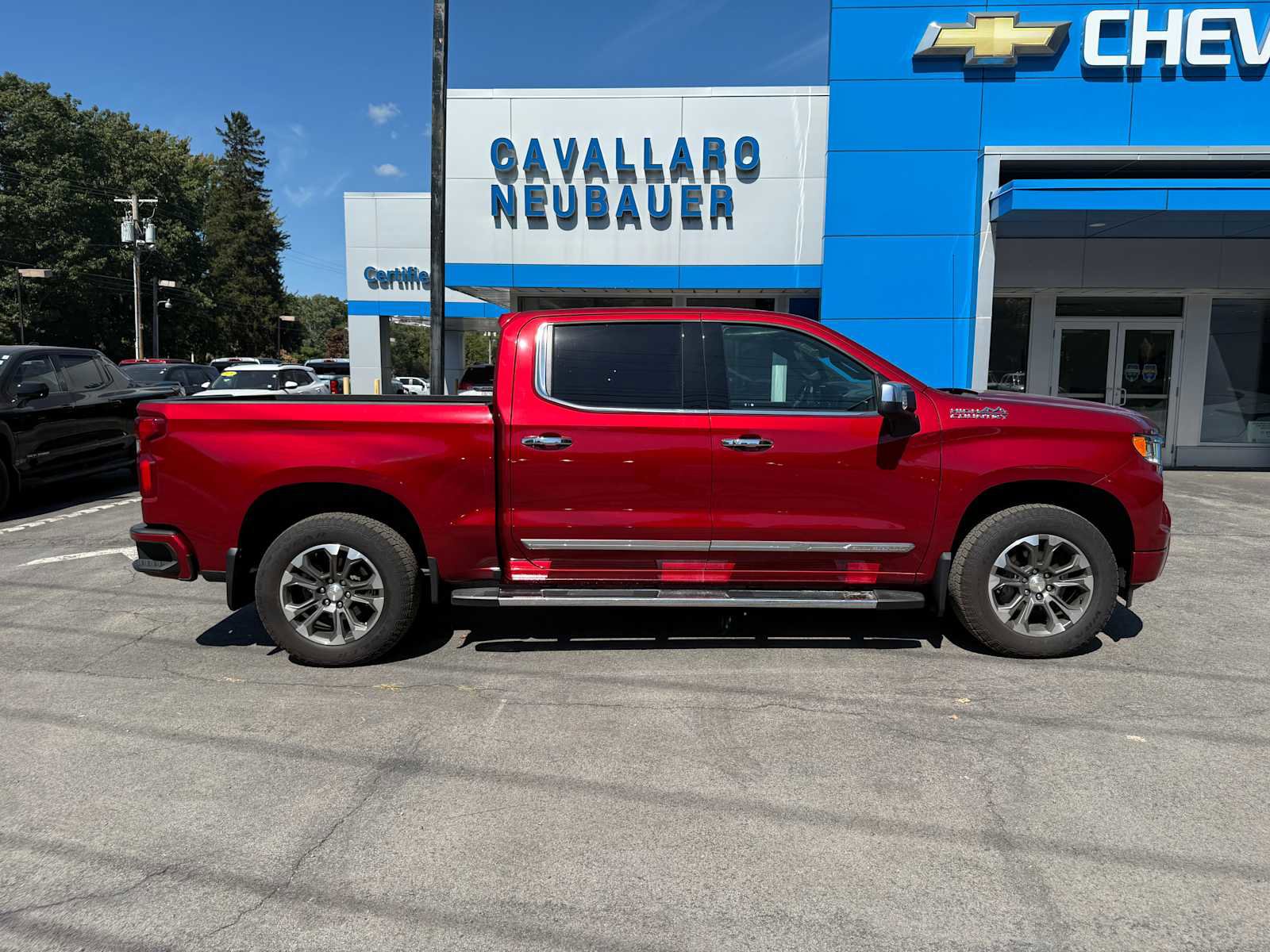 Used 2023 Chevrolet Silverado 1500 High Country w/ Technology Package image 4