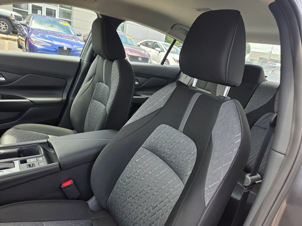 Used 2026 Nissan Sentra SV w/ SV Convenience Package FWD image 11