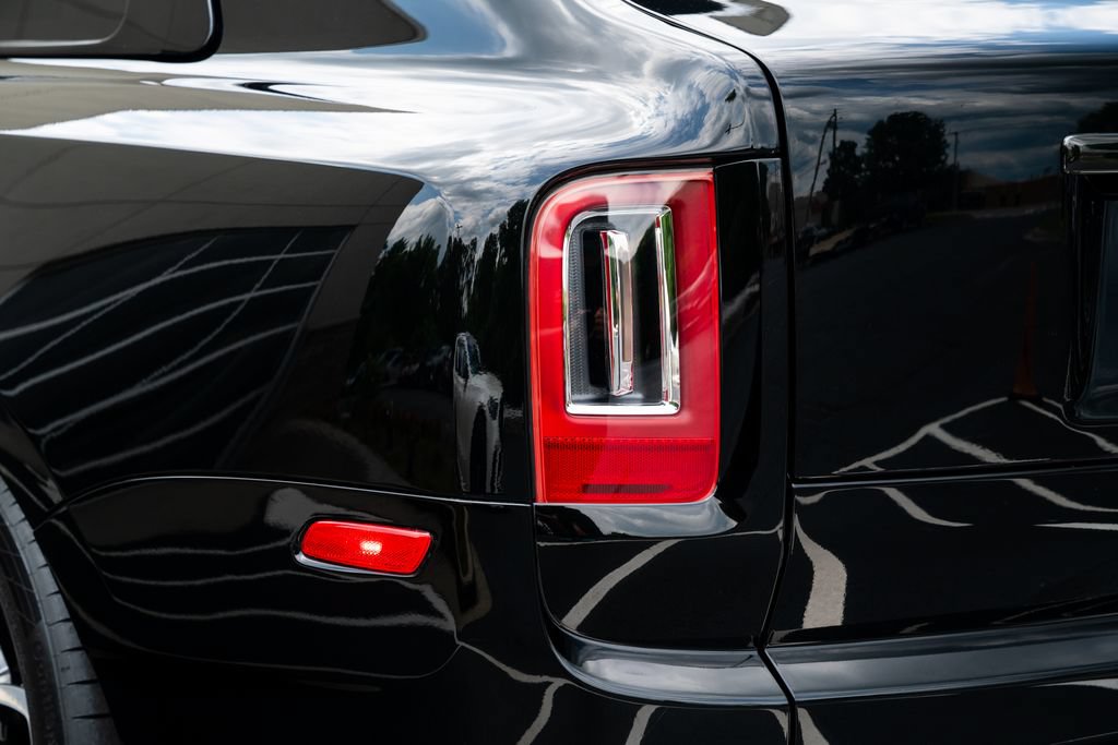 Used 2022 Rolls-Royce Cullinan Black Badge AWD/4WD image 18