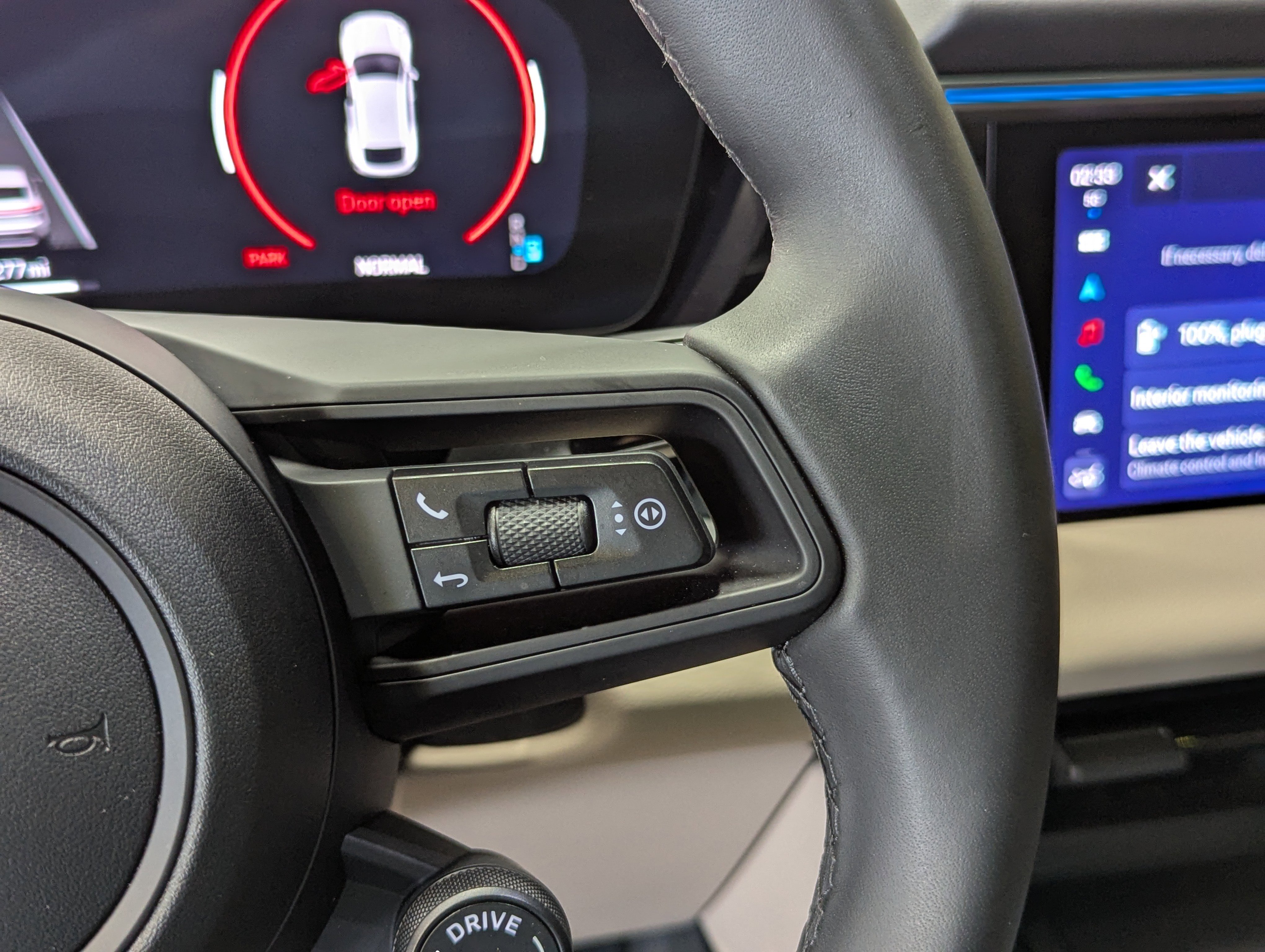 Certified 2025 Porsche Macan 4 Electric image 38