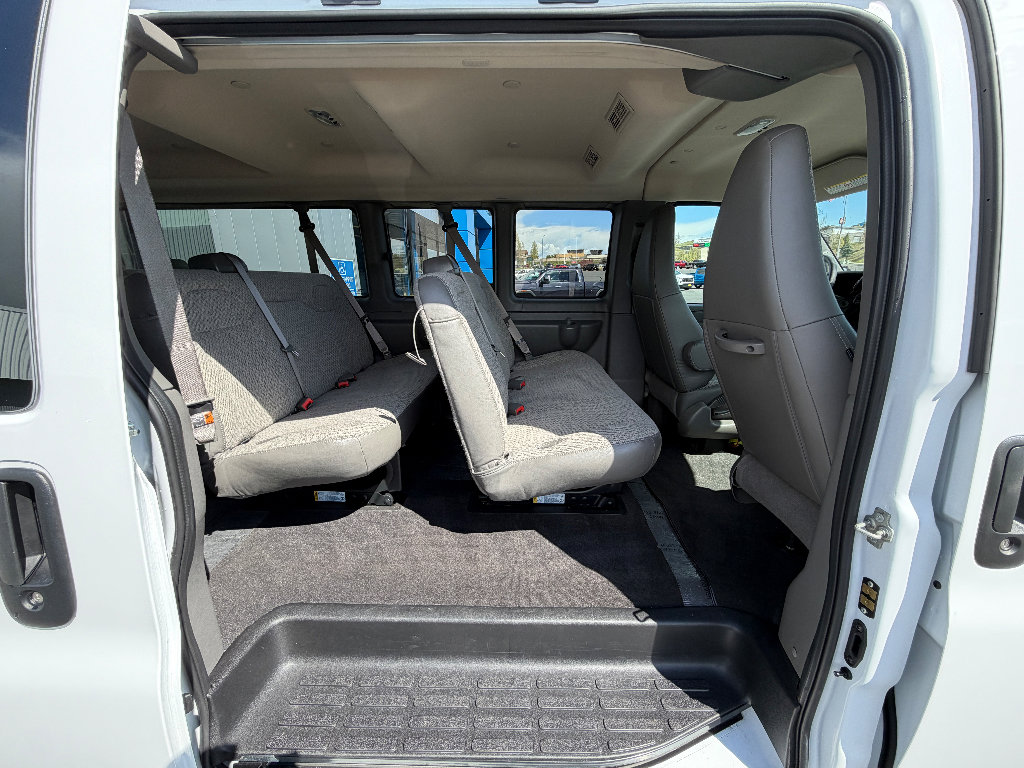 Used 2025 Chevrolet Express 3500 LT w/ LT Preferred Equipment Group RWD image 9