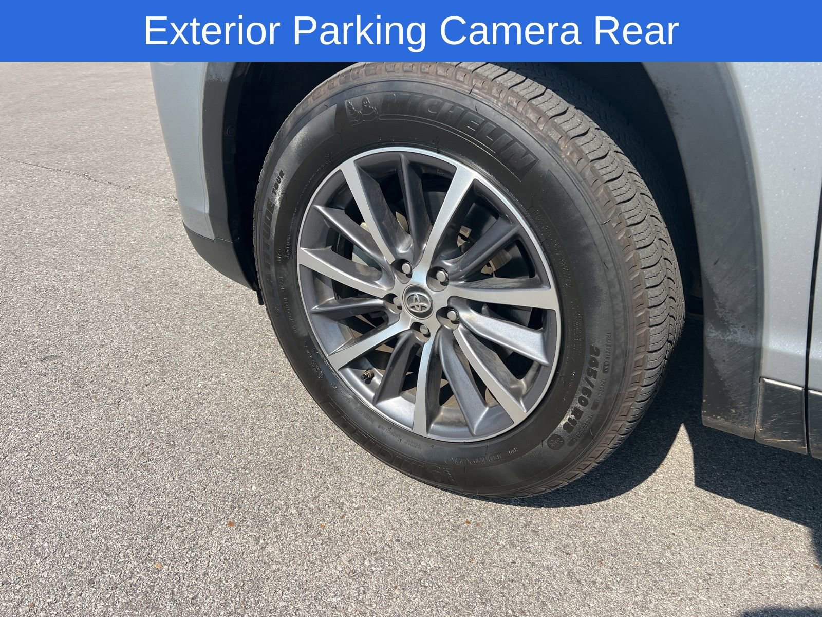 Used 2019 Toyota Highlander XLE FWD image 10