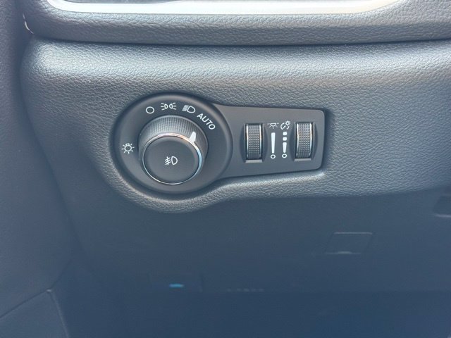 New 2026 Chrysler Pacifica Select FWD image 32