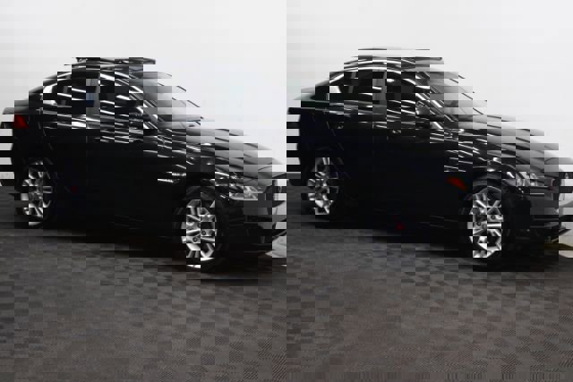 Used 2017 Jaguar XE Premium image 1