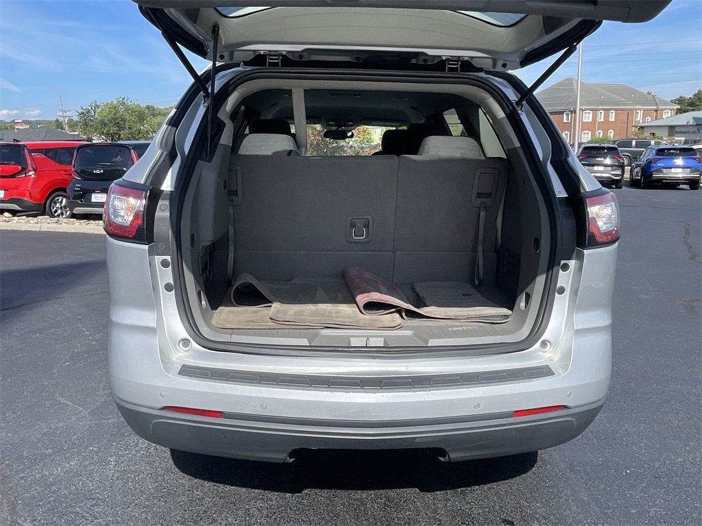 Used 2017 Chevrolet Traverse LT image 35
