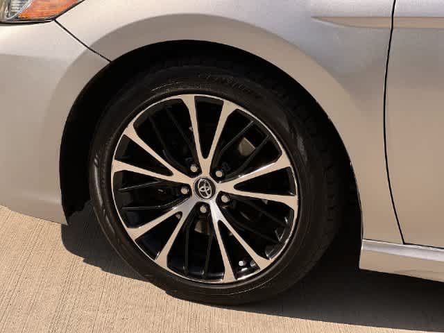 Used 2020 Toyota Camry SE w/ Carpet Mat Package FWD image 9
