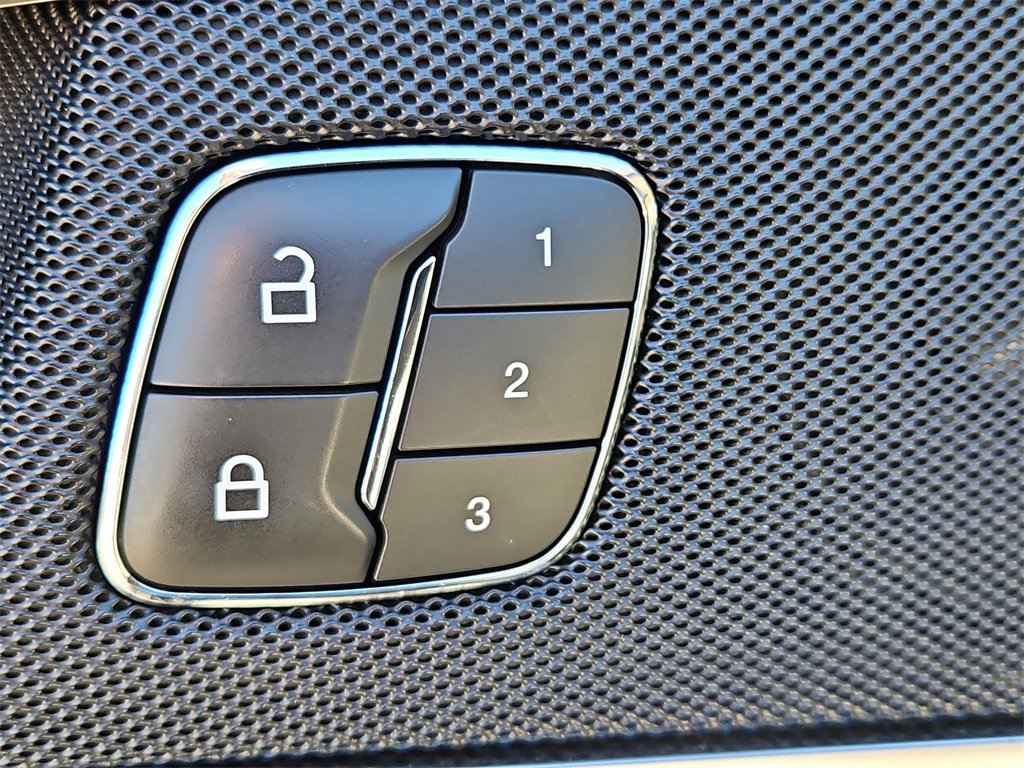 Used 2020 Lincoln Nautilus Reserve image 21