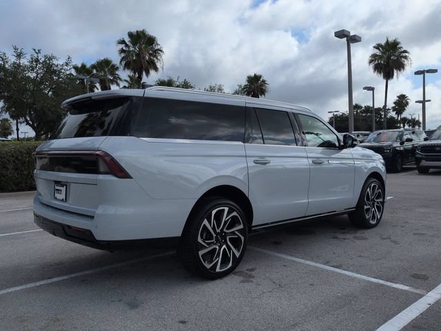 New 2026 Lincoln Navigator L Reserve AWD/4WD image 4