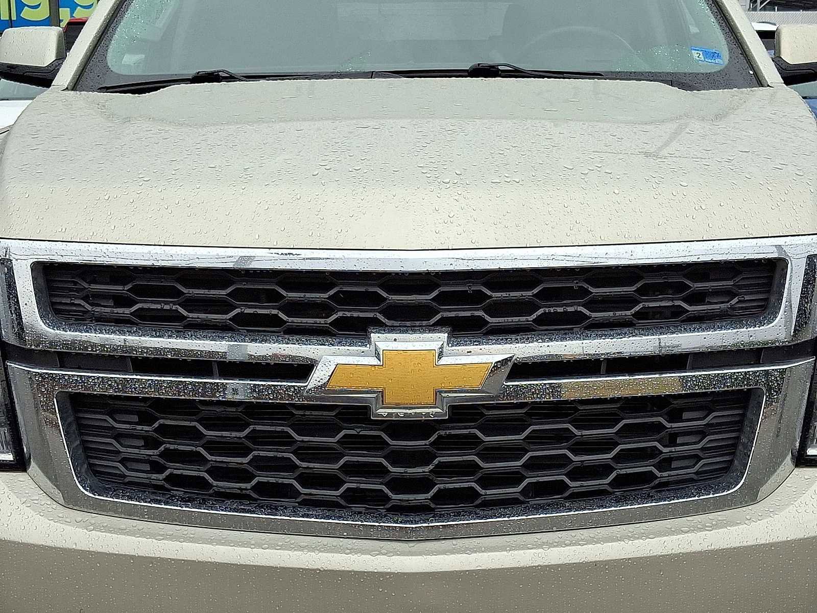 Used 2017 Chevrolet Suburban LT image 34