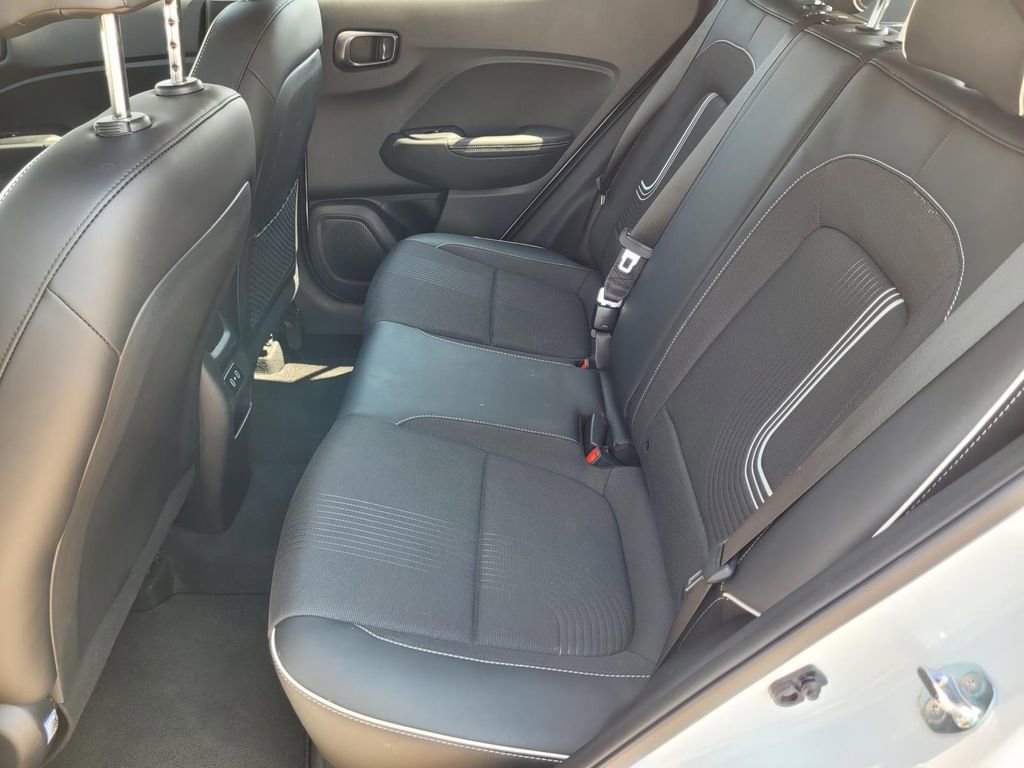 Used 2025 Hyundai Venue Limited FWD image 12