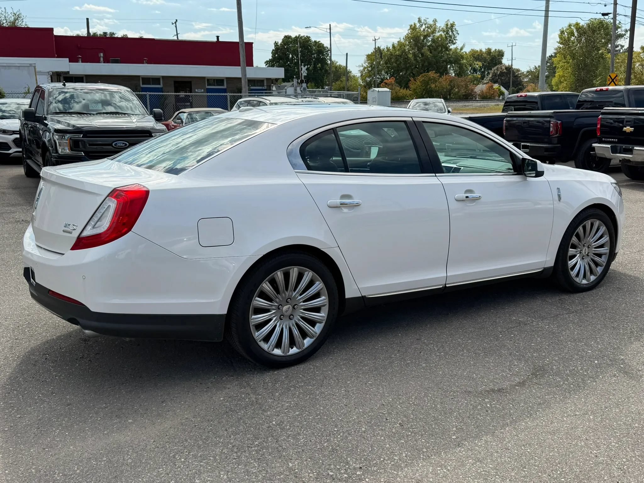 Used 2013 Lincoln MKS AWD image 4